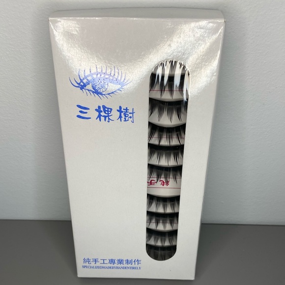 Add onto bundle (no charge)- 10 pack false lashes - Picture 2 of 3